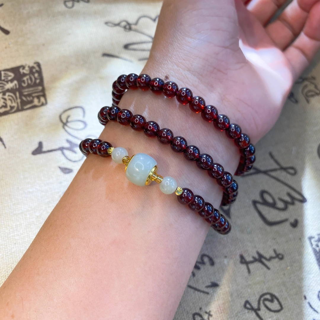 天然石榴石搭配足金999镶嵌天然和田玉三圈简约手串规格5.8-6.3