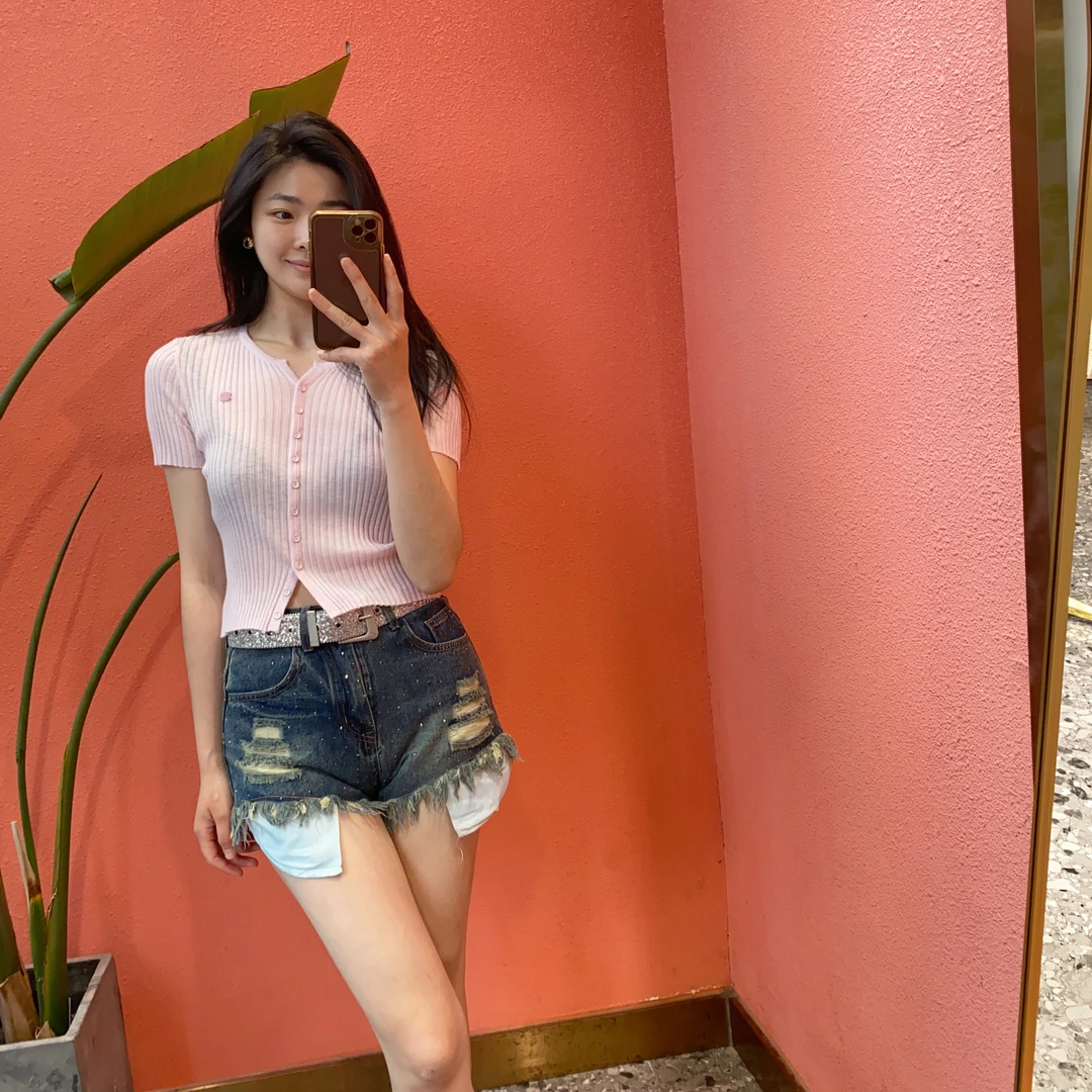 （默茗服装）粉色小圆扣针织上衣