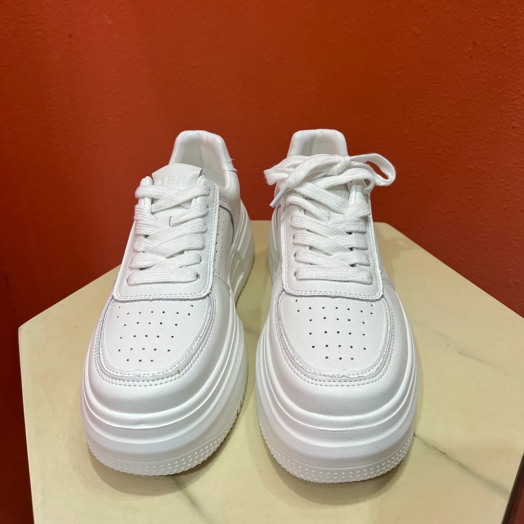 （默茗服装）透气厚底小白鞋