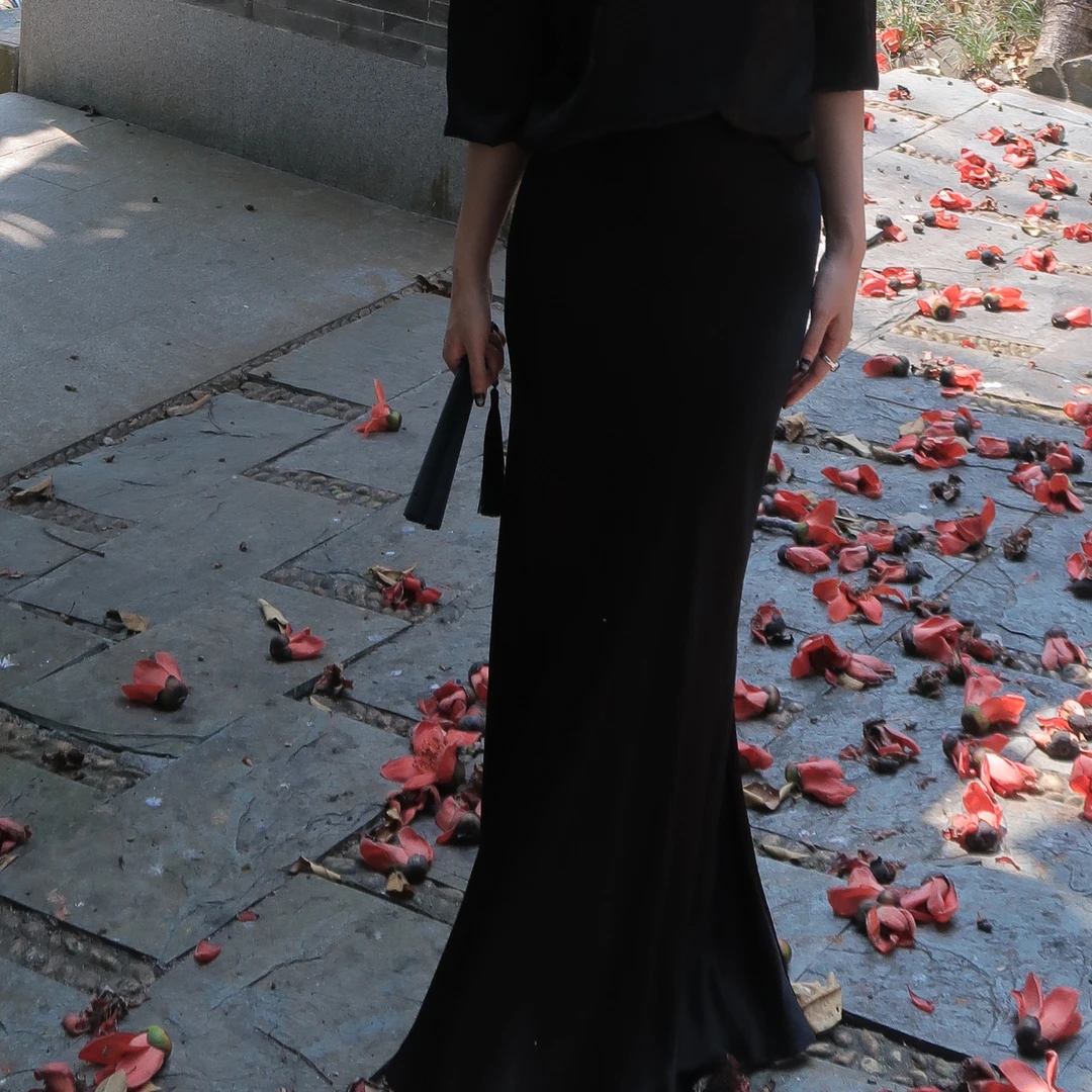 JIAXINXQING黑色收腰鱼尾长款半身裙冰凉丝滑时尚设计款Q24031403