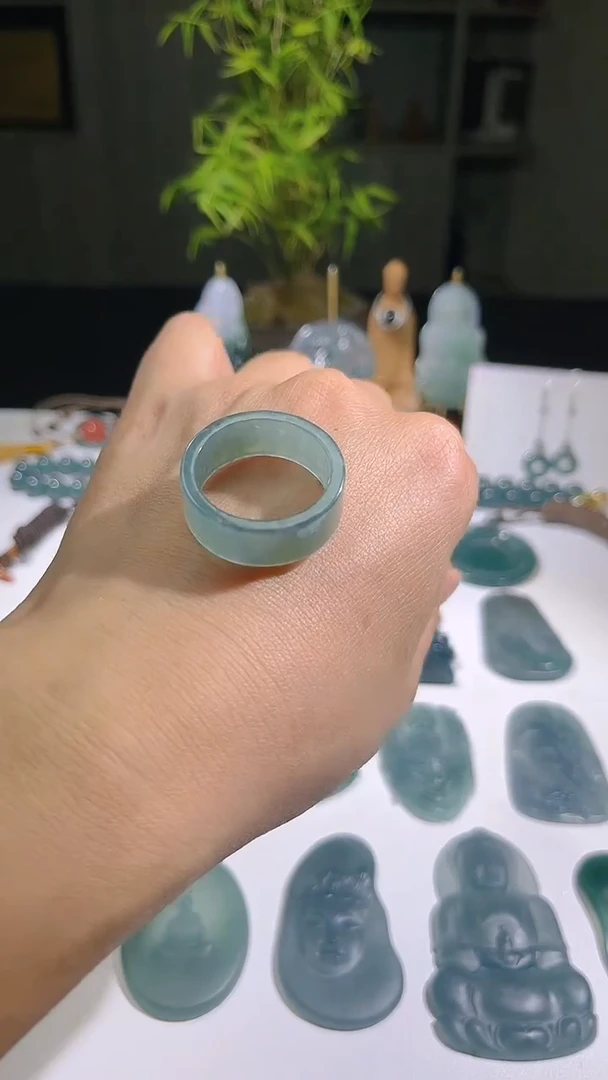 【闪购商品】翡翠颈饰未镶嵌戒圈随机
