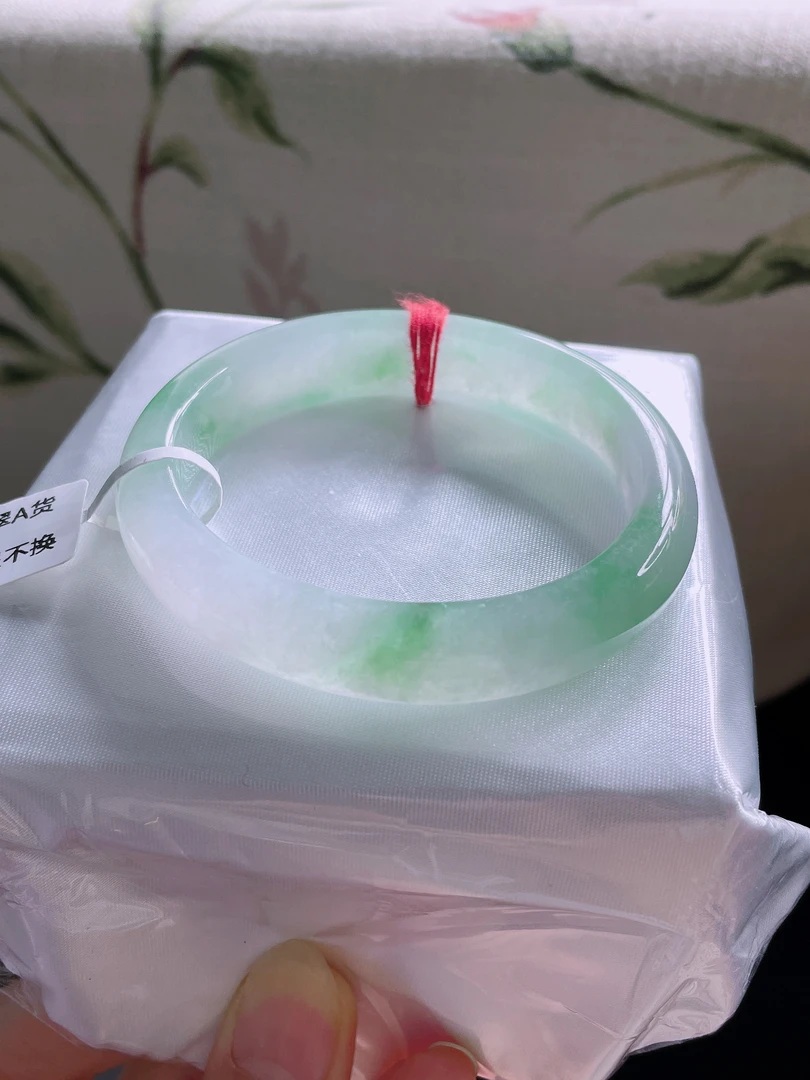 冰种起胶飘绿53.2圈贵妃手镯 气质时尚正品天然缅甸翡翠A货玉镯
