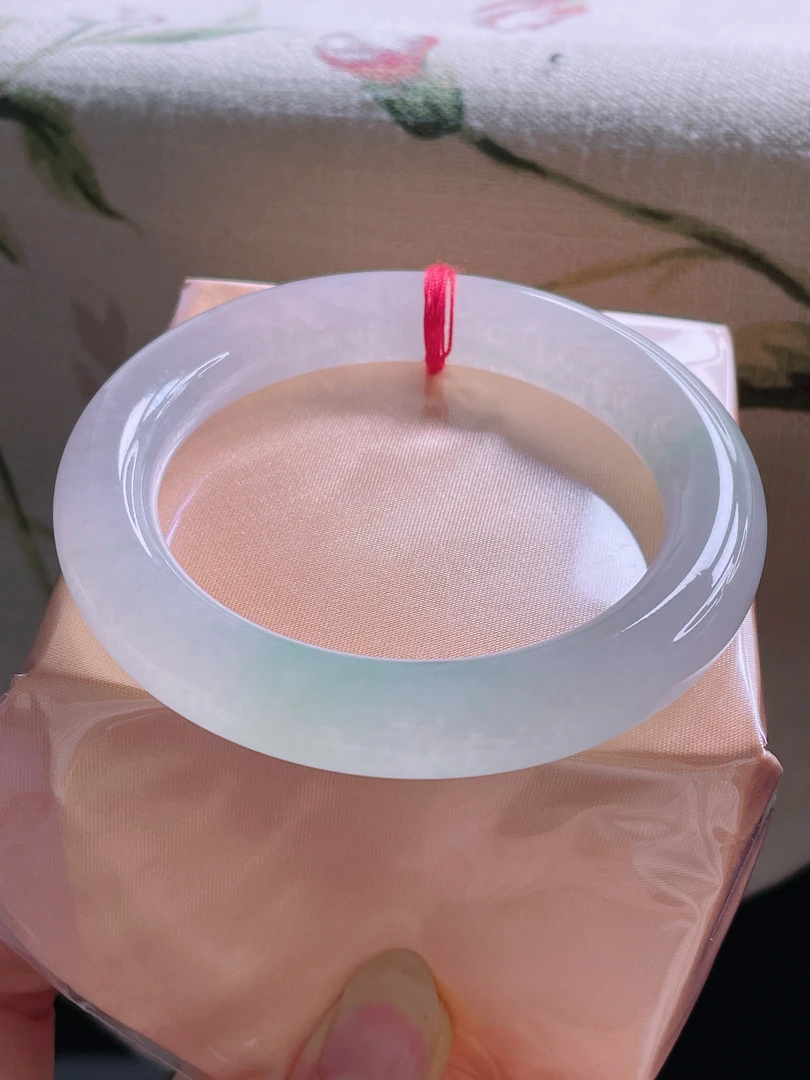 冰种起胶飘绿57圈圆条 高贵气质迷人正品天然缅甸翡翠A货手镯