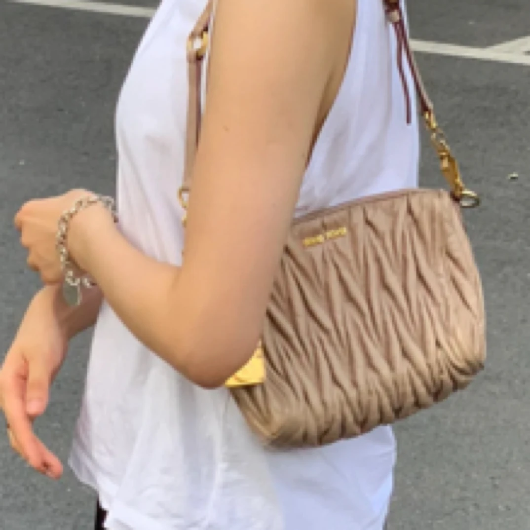 95新 MIU MIU/缪缪 缪缪钱包粉色单肩包