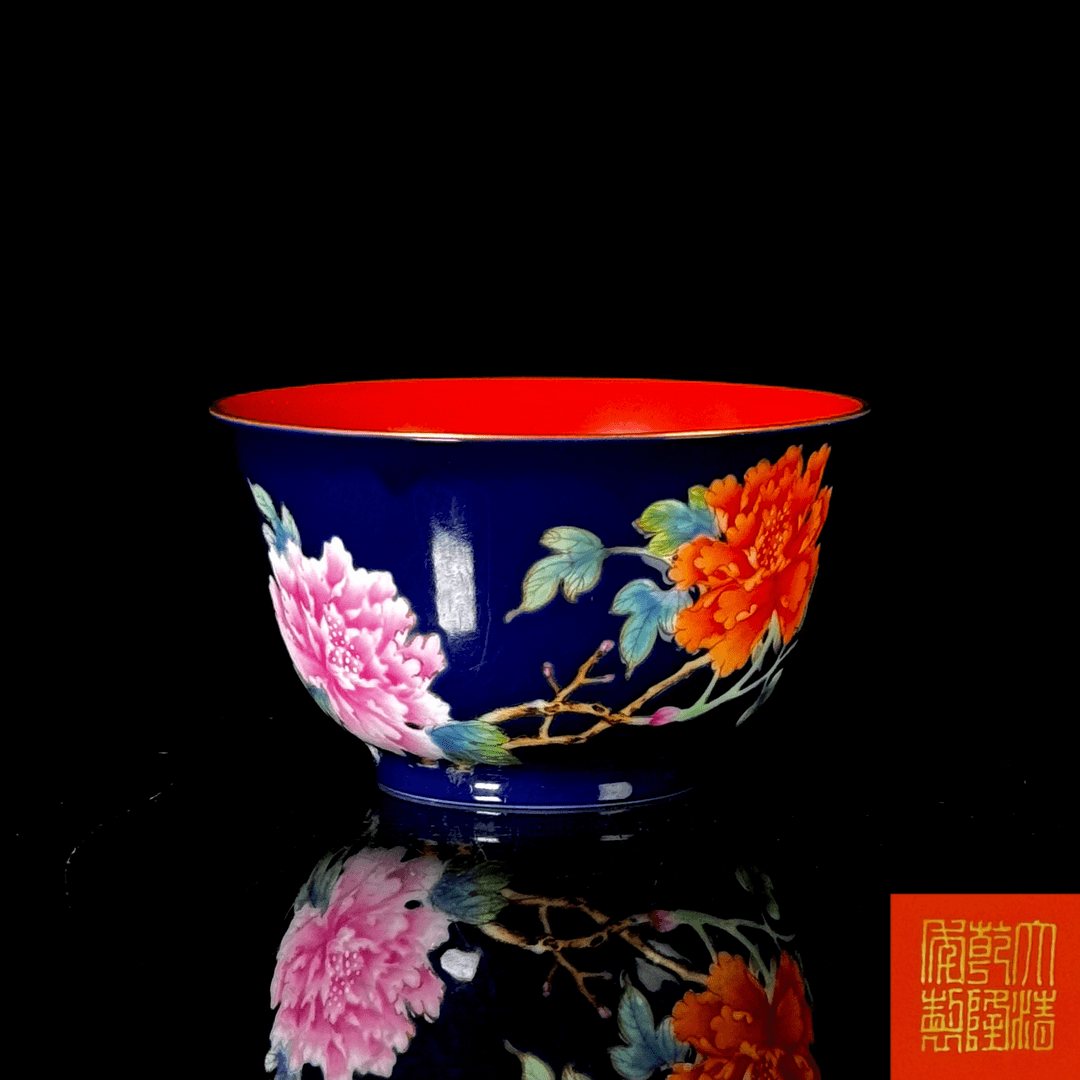 ♛官窑♛清乾隆 宝石蓝釉珊瑚红洋彩花卉纹压手杯04395 A2730