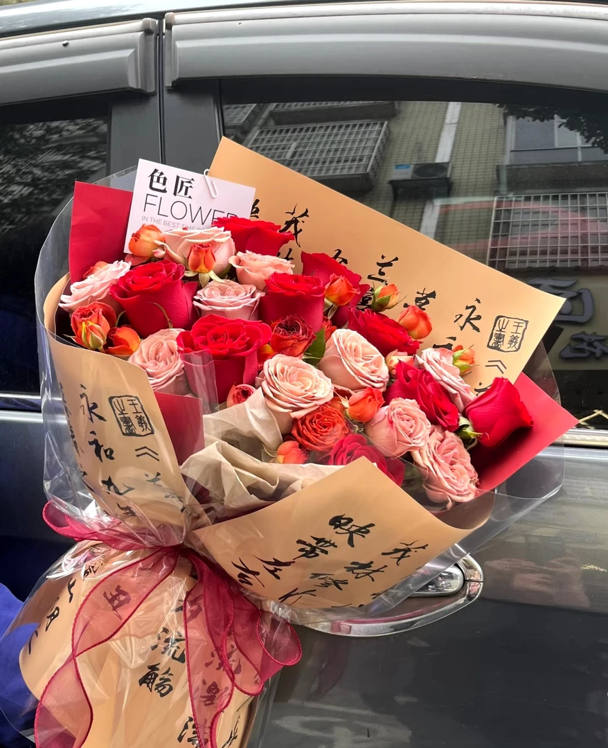 《尔尔辞幕》19朵红玫瑰和卡布奇诺橙色芭比混