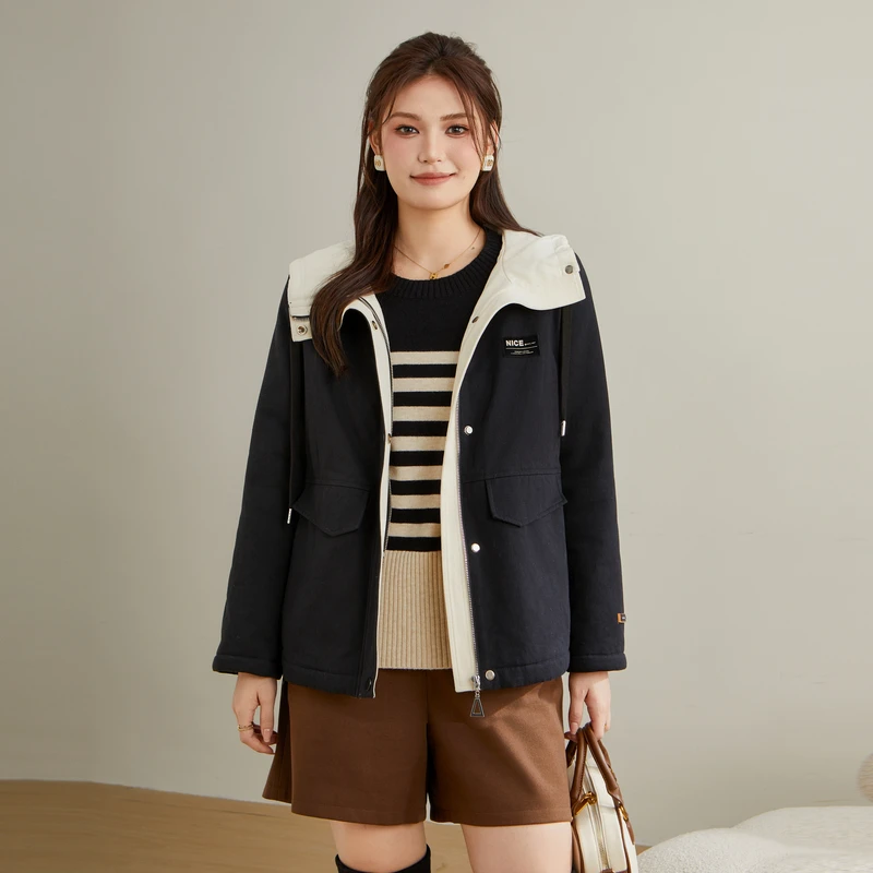 采多宝大码女装复古工装加绒撞色连帽厚外套DDW2350N