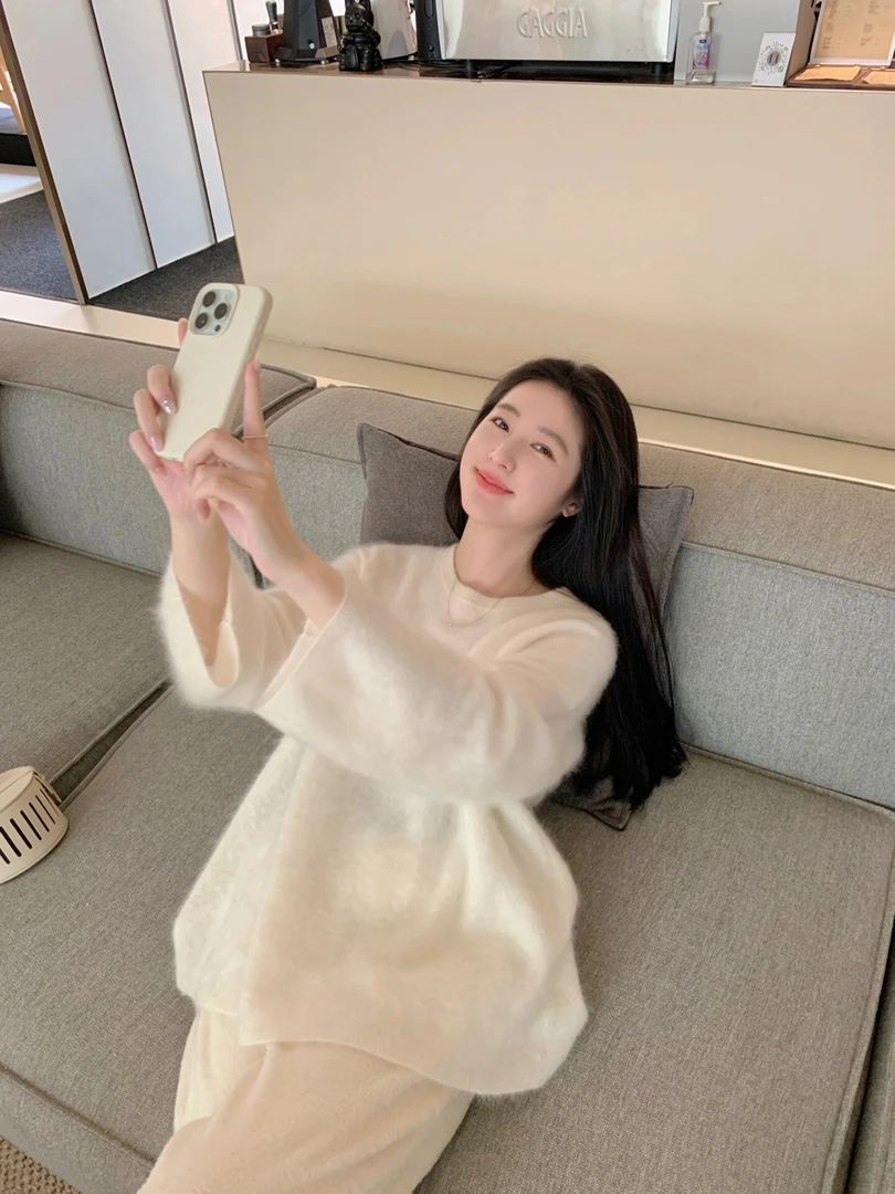 今年流行韩剧穿搭小个子显高高级感白色上衣裤子女冬季