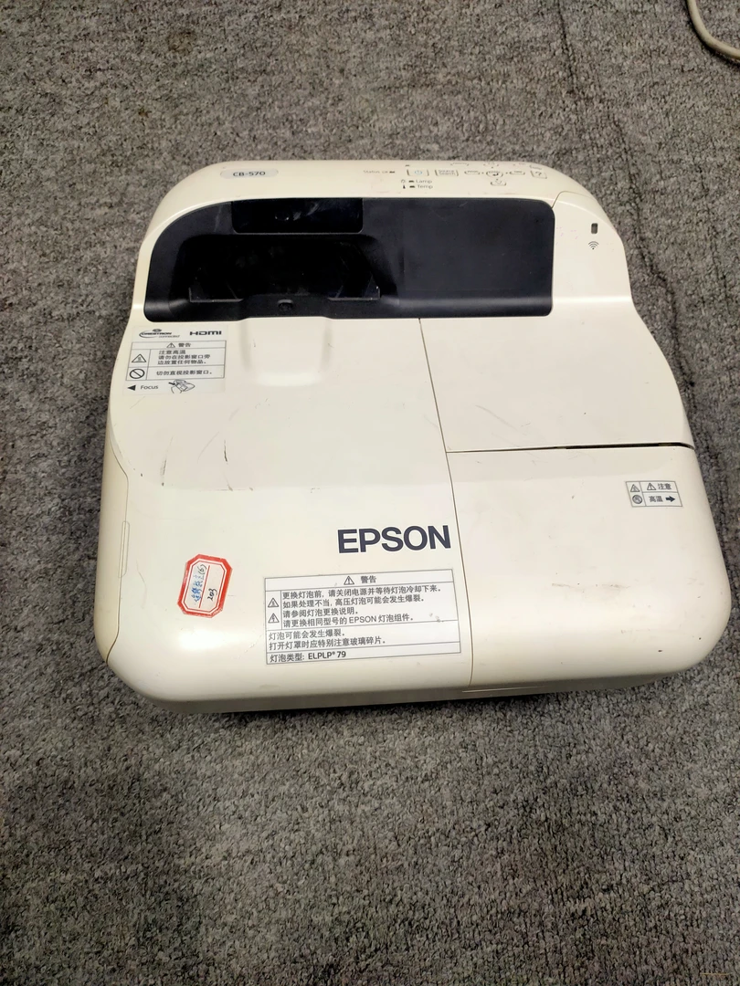 9新  爱普生投影仪一台，运费自理成色一般