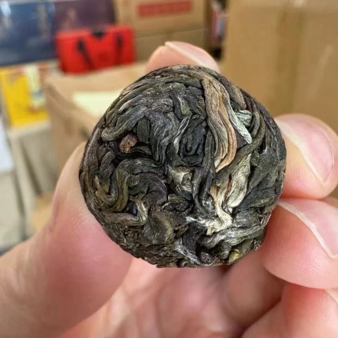 金黄透亮的茶汤，整齐肥壮的条索，一口茶下肚一种充满惊喜的体验！