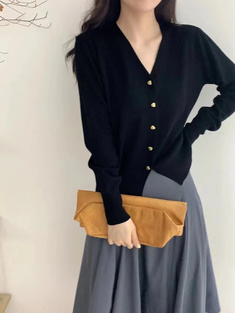 2023秋新款简约时髦小开衫 显瘦V领百搭软糯纯色外搭针织衫毛衣女