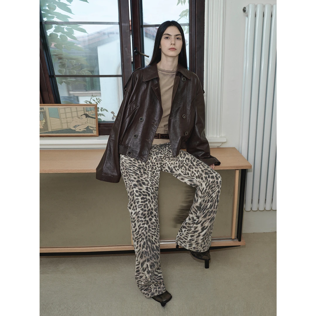 [实穿新复古]付智恩 时尚界限 杂志感落肩短款皮风衣外套