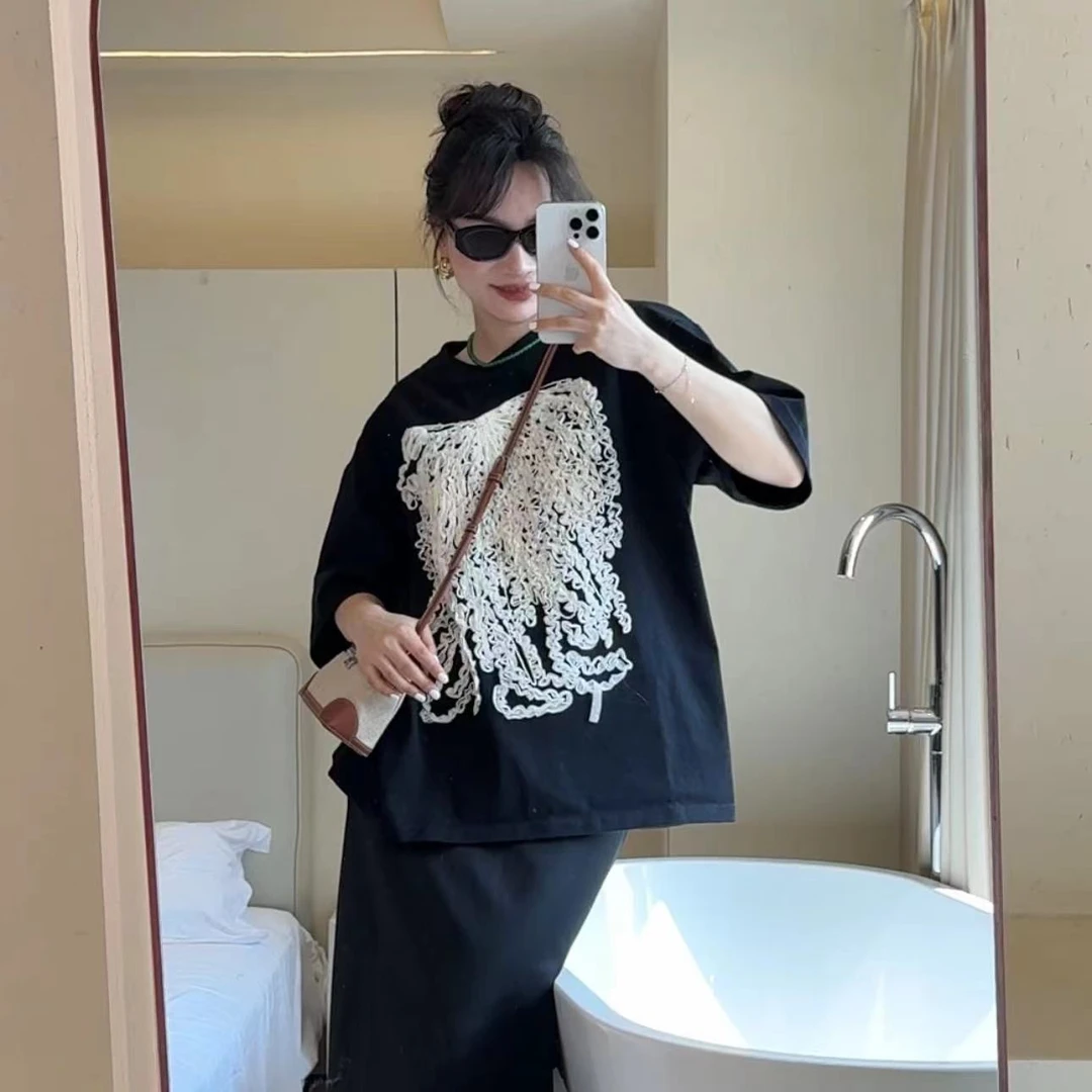 【Latti】黑莓果-时尚休闲黑色重工绣线潮流百搭短袖T恤夏季宽松