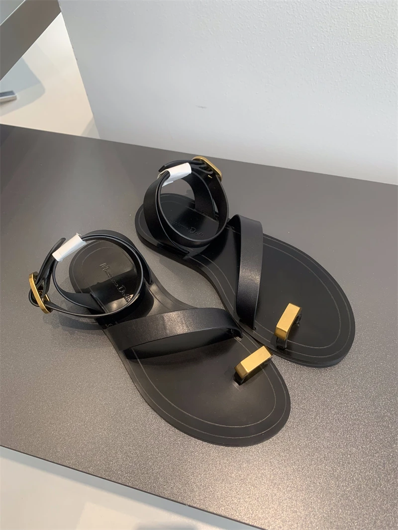 慕林娜 全真皮时尚简约夏季黑色休闲百搭大拇指扣露趾凉鞋女 1710