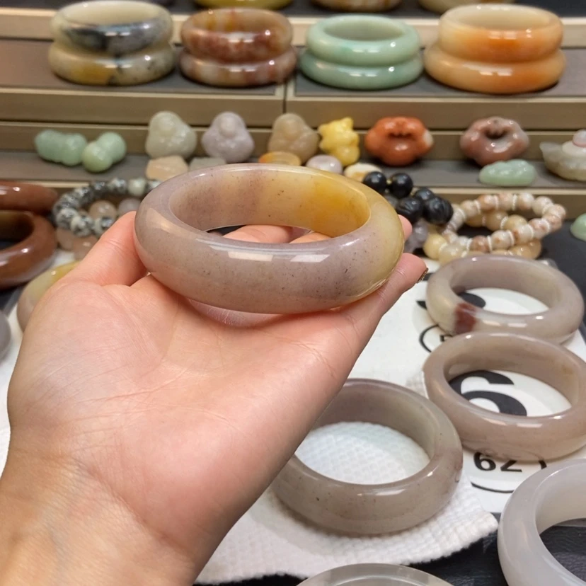 【闪购商品】石英质玉手镯未镶嵌阿*吧