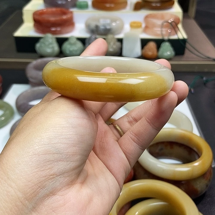 石英质玉手镯未镶嵌狐*