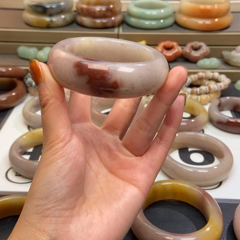 【闪购商品】石英质玉手镯未镶嵌Y****歌