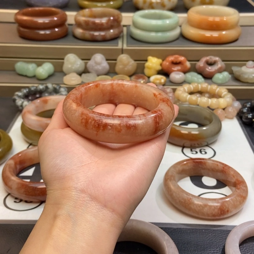 【闪购商品】石英质玉手镯未镶嵌杨***?
