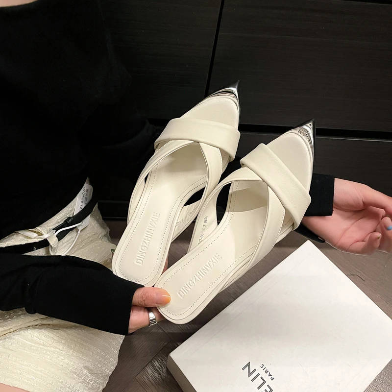 34-40码/跟高5cm/黑白/时尚尖头拼接坡跟凉拖鞋