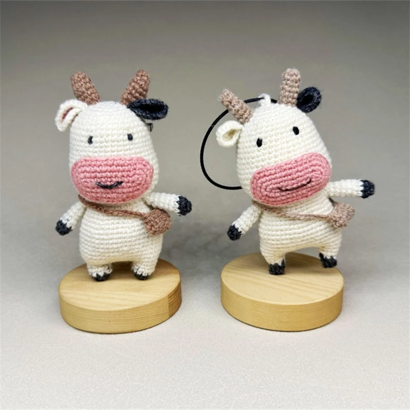 挂件「奶牛」小牛胸针钥匙扣包挂配饰车摆手工钩织羊毛线原创设计