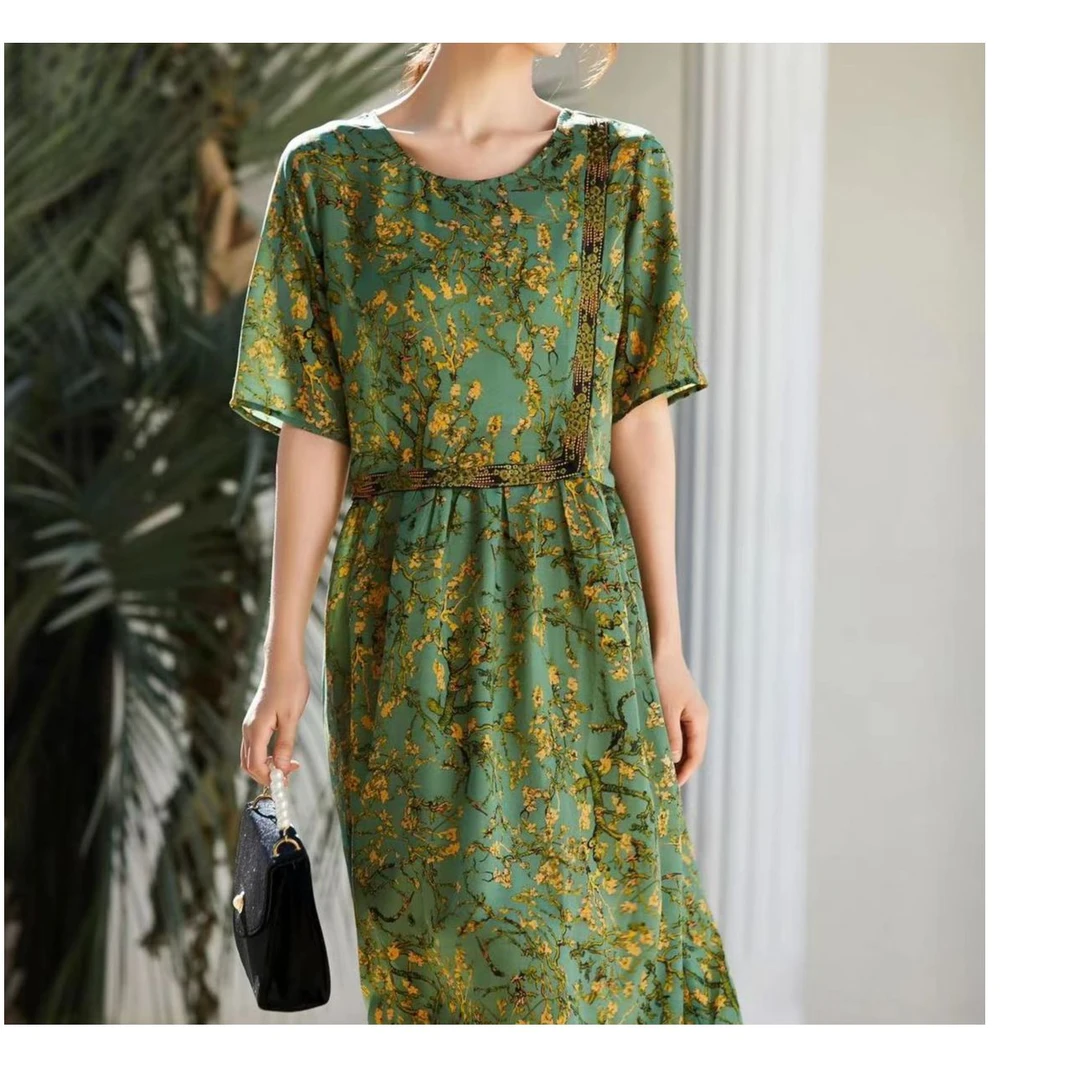 9-3323-25新款圆领刺绣连衣裙