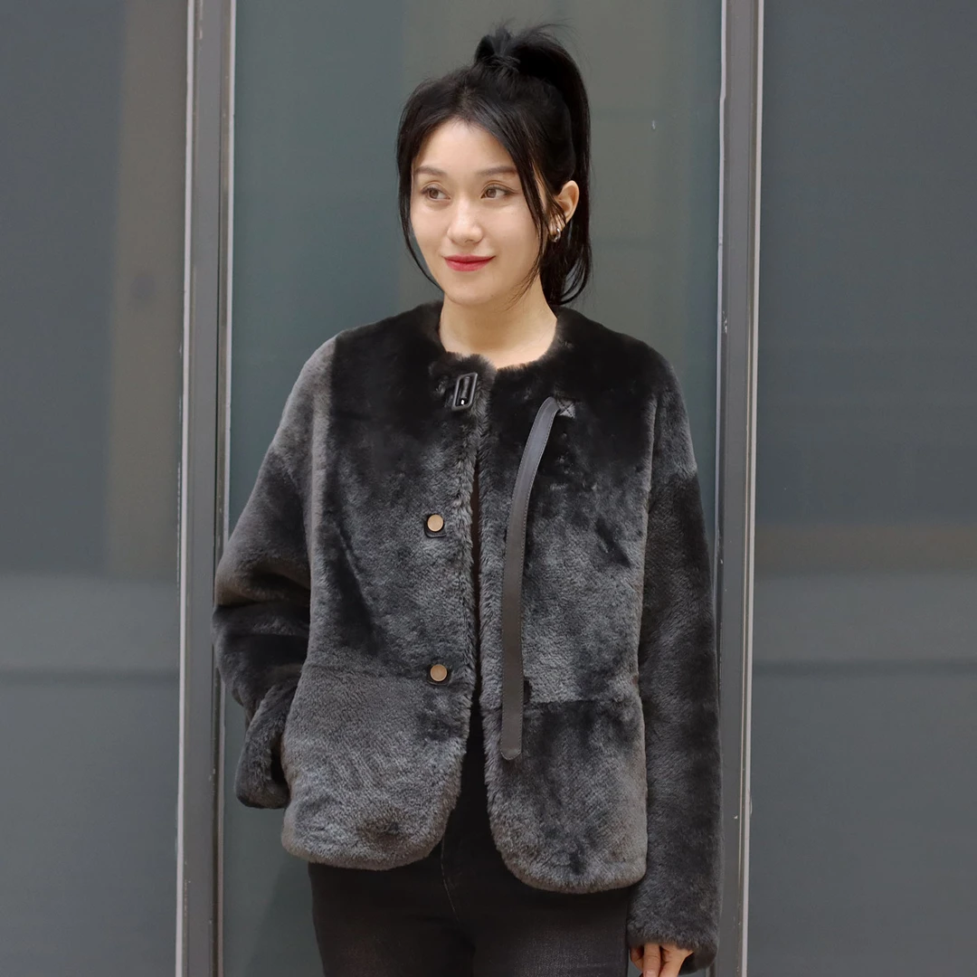 初晓2024年冬季新款女士外套皮毛一体 白色灰色 时尚休闲 35718