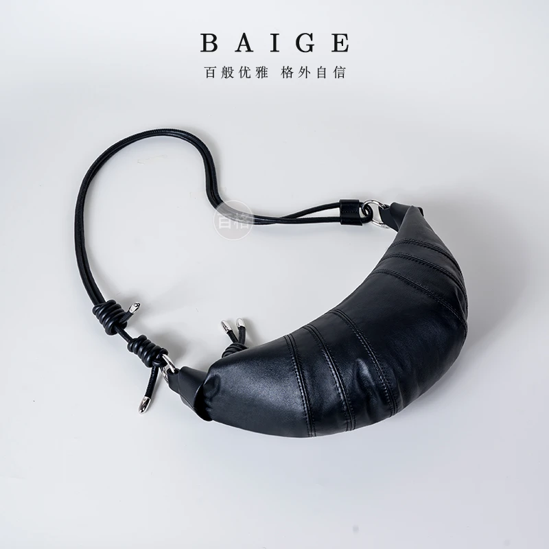 2024新款头层牛皮软皮包时尚女包休闲单肩牛角包斜挎包1073黑色