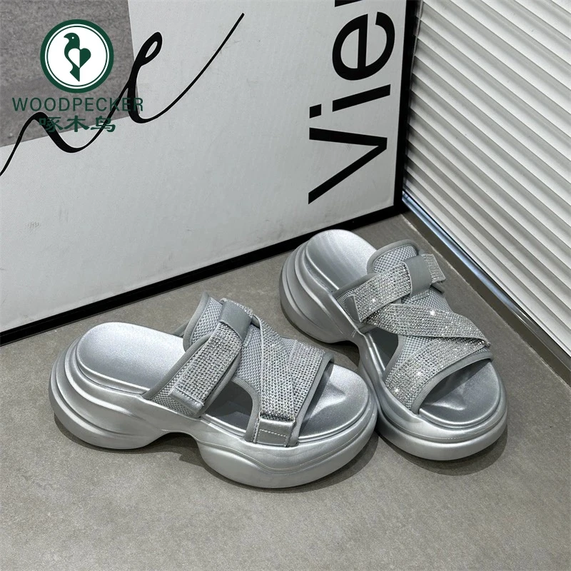 啄木鸟银色水钻气质凉拖鞋女2024夏季新款高级感百搭厚底运动拖鞋