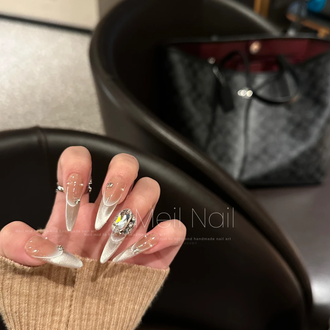 「银渐层」MeiL | 31加长尖圆 纯手工穿戴甲 /可拆卸氛围感猫眼