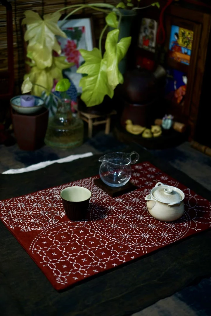 纯手工刺子绣柿染布茶席，尺寸29✖️42，纯手工不完美介意慎信封花束