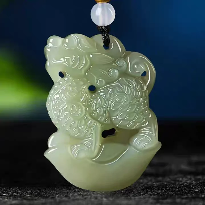 宛百福和田玉麒麟吊坠男女款天然玉石湖水绿吊坠招财麒麟玉挂件玉