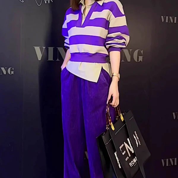 时髦炸街穿搭女今年流行运动套装拼色条纹翻领套头上衣两件套女装