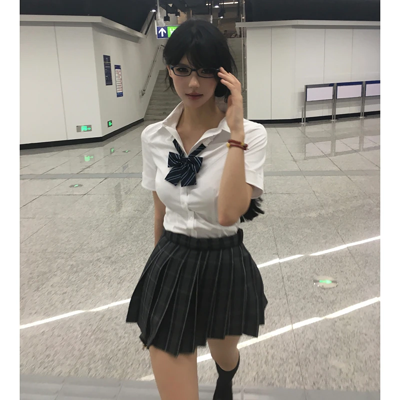 川铃奈2024女夏新款衬衫收腰显瘦纯色百搭学院风短袖东京岁时记JK