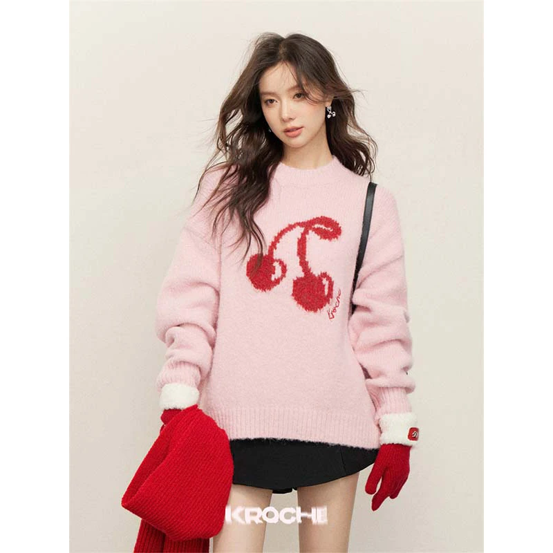 Kroche 撞色樱桃提花宽松圆领套头时尚新年粉色毛衣女冬季