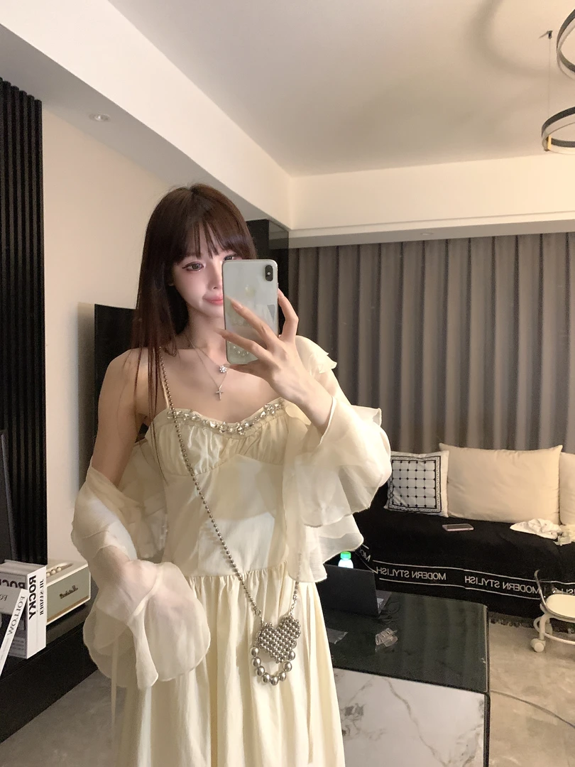 北北【奶昔少女】设计感小众气质显瘦少女感收腰重工镶钻吊带连衣裙