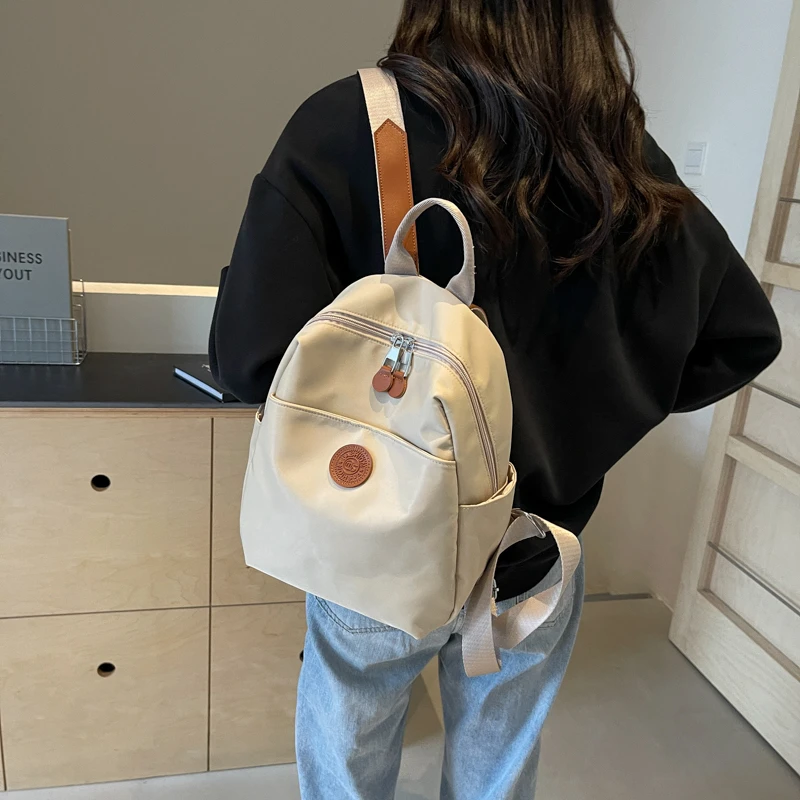 春季新款轻便透气防水背包时尚双肩包包大容量防水百搭女士包包潮