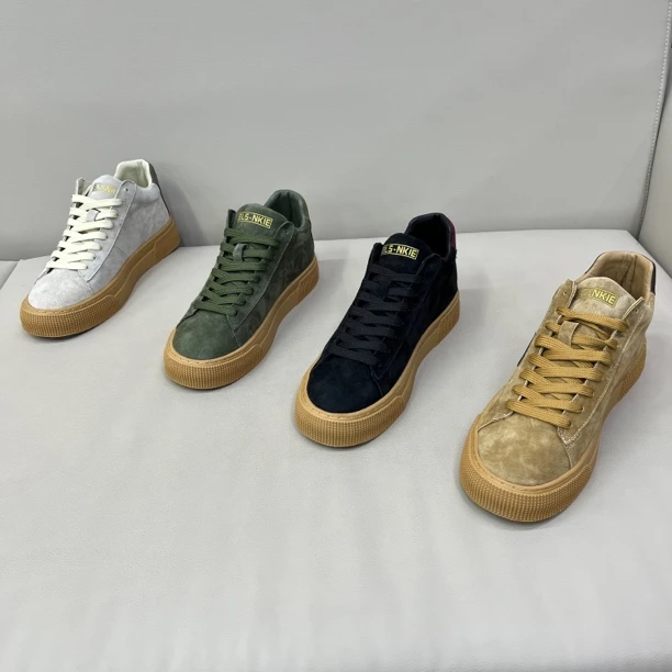 2023秋冬新款男鞋皮面中帮软底板鞋舒适百搭男士时尚潮流休闲鞋