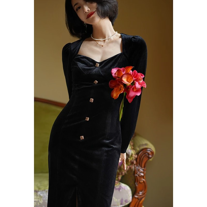 Ching's 法式丝绒长袖琉璃纽扣连衣裙 复古方领显瘦开叉直筒长裙