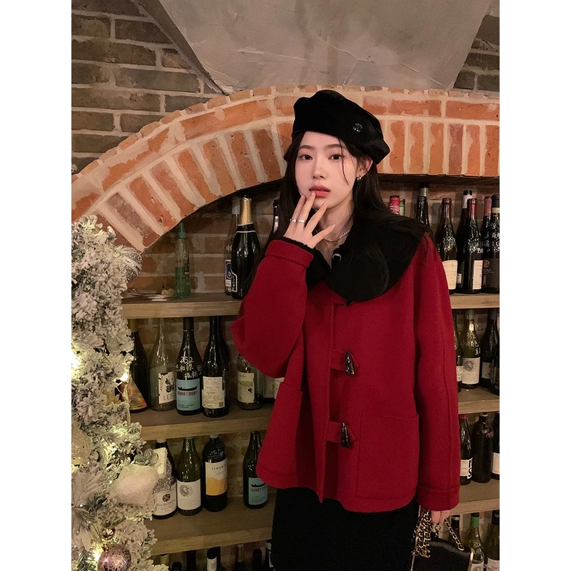 【折扣】迟伞伞 Christmas tree farm红与黑新年娃娃领短大衣女