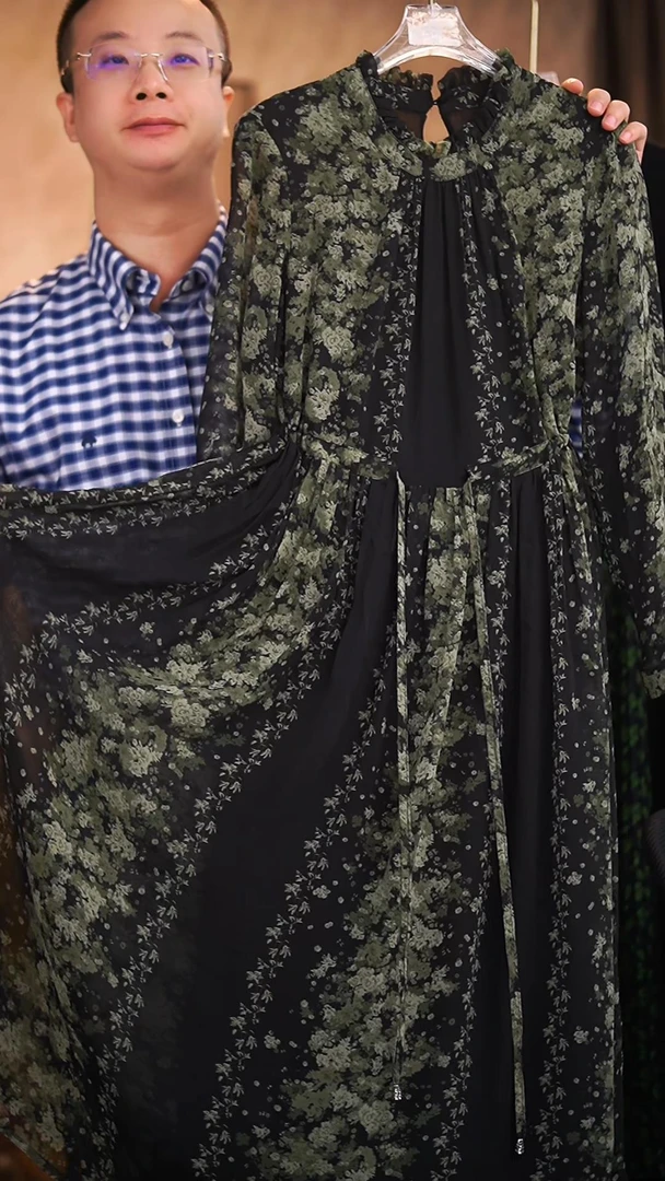 C96绿色无边花海长袖宽松连衣裙女装连衣裙显瘦碎花长款2.5