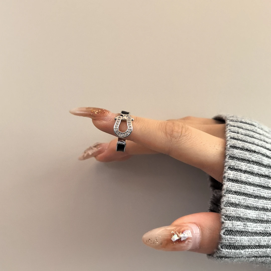 合金戒指 马蹄扣黑色滴釉戒指