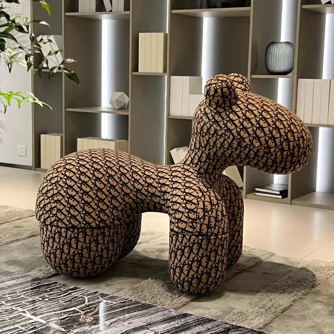 意式极简网红小马椅设计师创意客厅轻奢简约阳台单人异形创意可爱