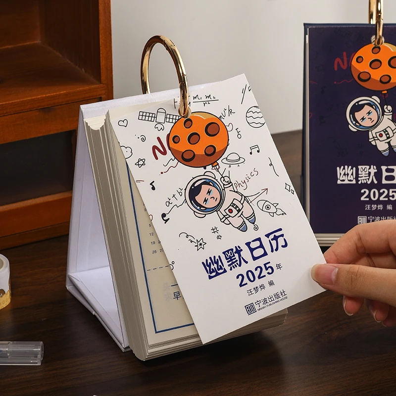 宇航员毒鸡汤日历2025年幽默台历创意摆件ins风桌面365天翻页摆件