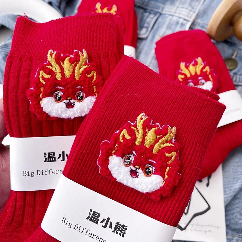 龙年卡通龙刺绣玩偶大红色袜子女新年红袜本命年网红潮可爱中筒袜