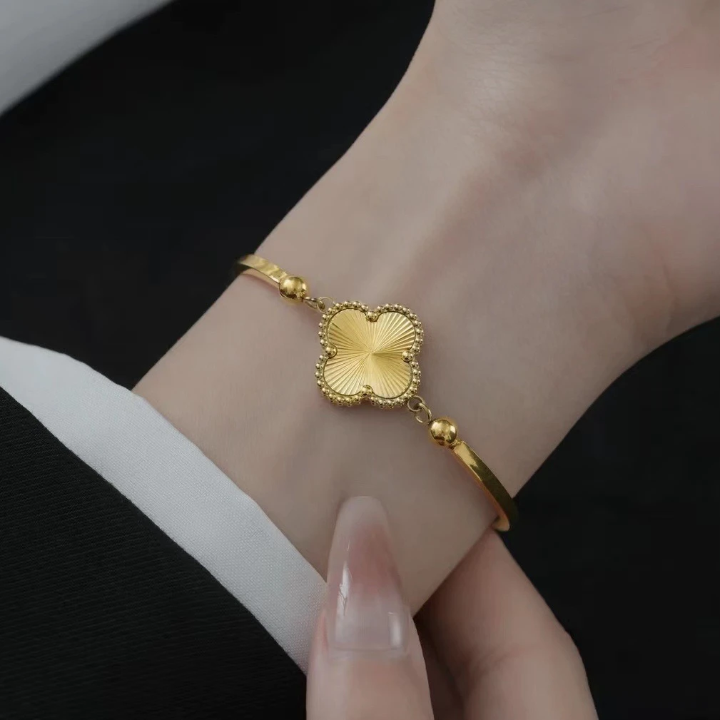 钛钢手链 轻奢不掉色镭射幸运四叶草手链女经典金色百搭精致时尚