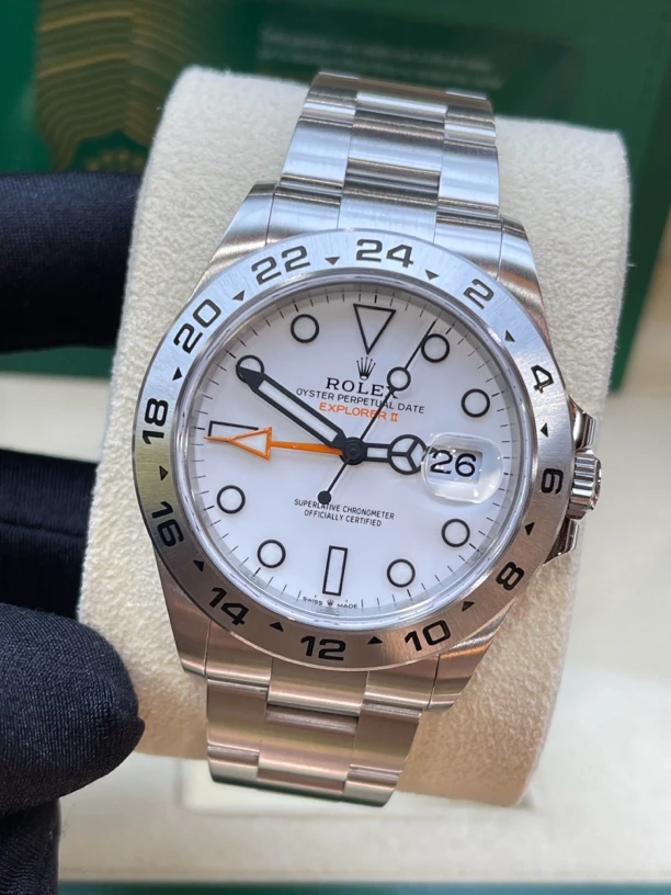 全新未使用  米兰坊/劳力士226570白探二/表径42mm/公价80900