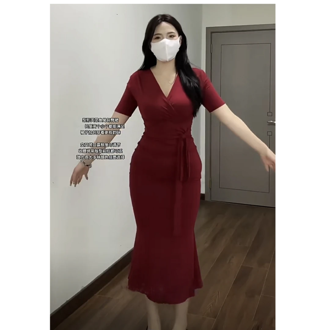 中国红腰部绑带辣妹连衣裙女显瘦气质性感梨型身材H型修身包臀裙