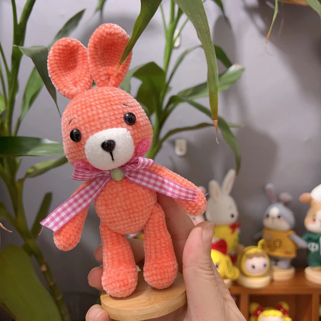 毛线钩织兔子玩偶