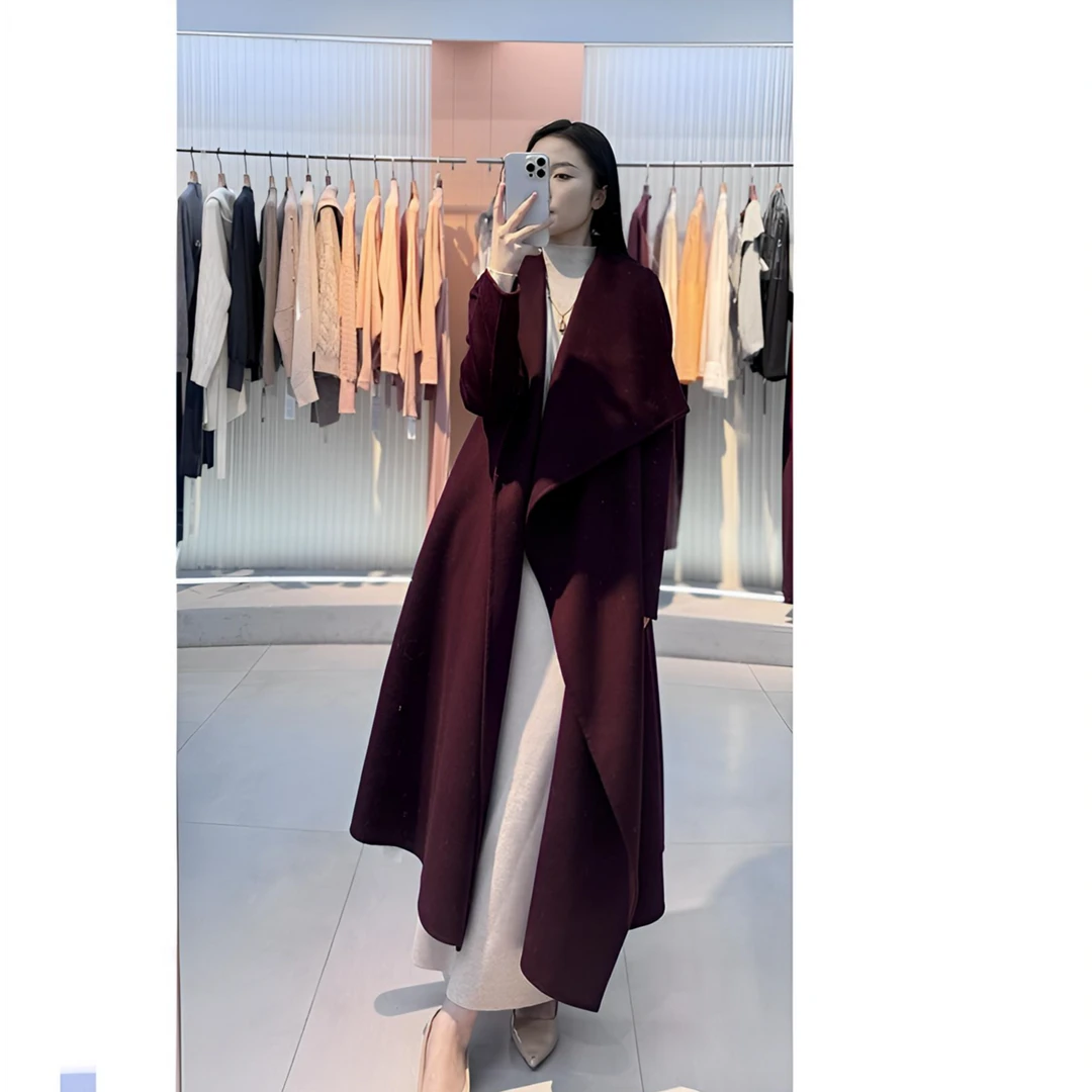 着色葛玲2024高定系列山羊绒大衣