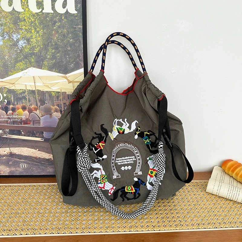 E771 刺绣万里马尼龙斜跨单肩包购物袋大容量